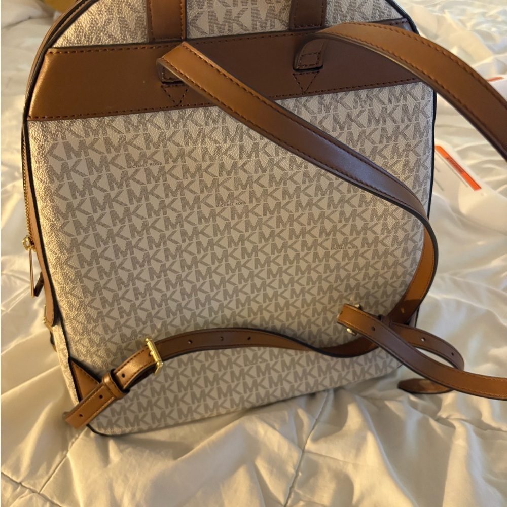 Michael kors logo leather backpack - Picture 4 of 6